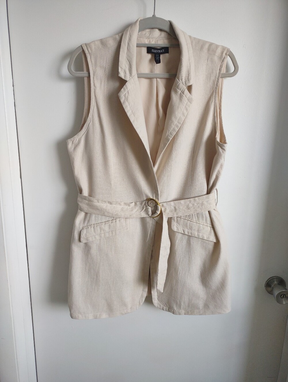 Ellen Tracy Sleeveless Belted Blazer in Cream